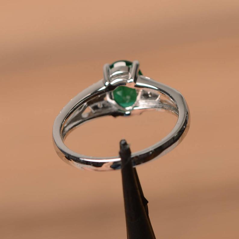 1.70 Ct Oval Cut Green Emerald 925 Sterling Silver Solitaire W/Accents Promise Leaf Ring