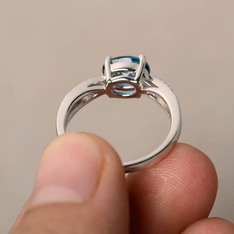 1.25 Ct Oval Cut London Blue Topaz 925 Sterling Silver Solitaire Anniversary Gift Ring - atjewels.in