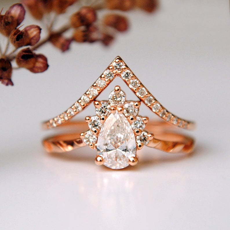2 CT Pear Cut Diamond 925 Sterling Silver Chevron V Wedding Bridal Ring Set