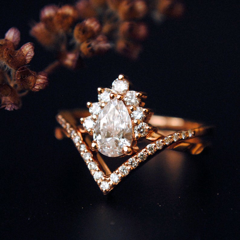 2 CT Pear Cut Diamond 925 Sterling Silver Chevron V Wedding Bridal Ring Set