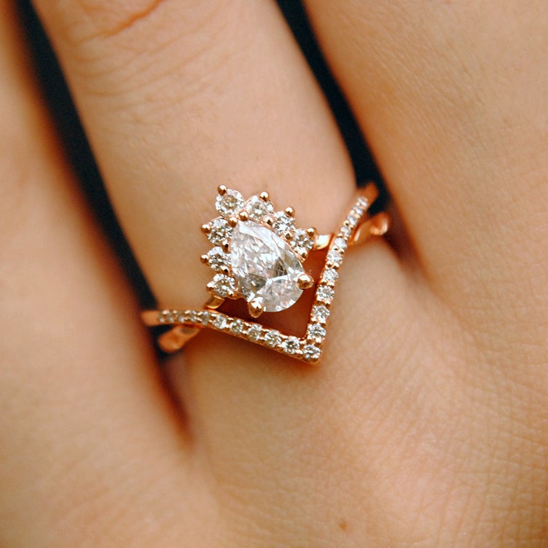 2 CT Pear Cut Diamond 925 Sterling Silver Chevron V Wedding Bridal Ring Set