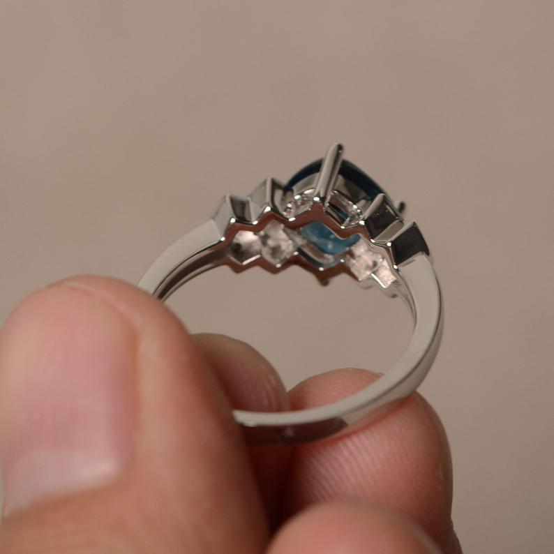 2.50 Ct Cushion Cut London Blue Topaz Solitaire Engagement Ring In 925 Sterling Silver