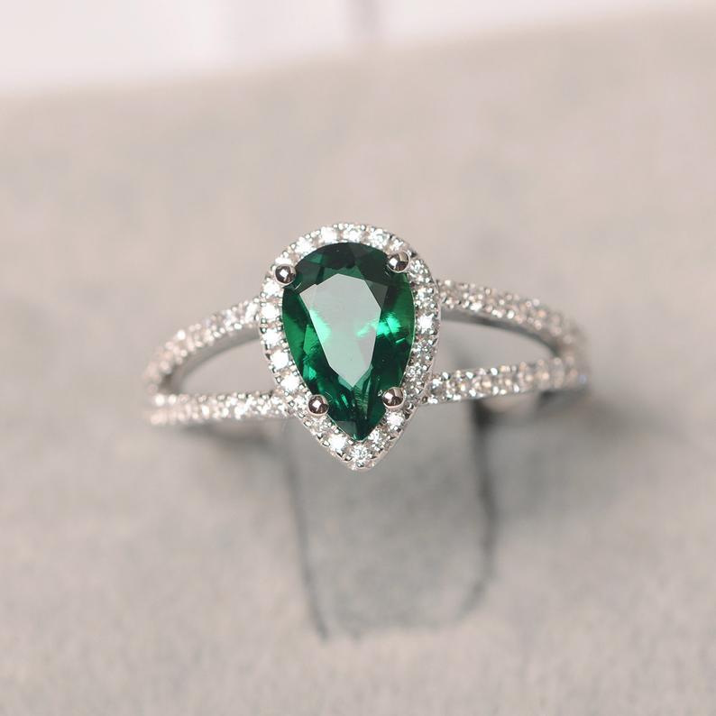 1.75 Ct Pear Cut Green Emerald Split Shank Halo Engagement Ring In 925 Sterling Silver