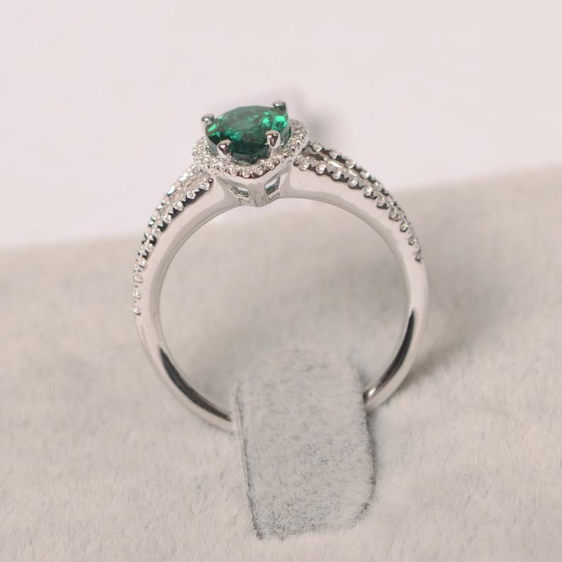 1.75 Ct Pear Cut Green Emerald Split Shank Halo Engagement Ring In 925 Sterling Silver