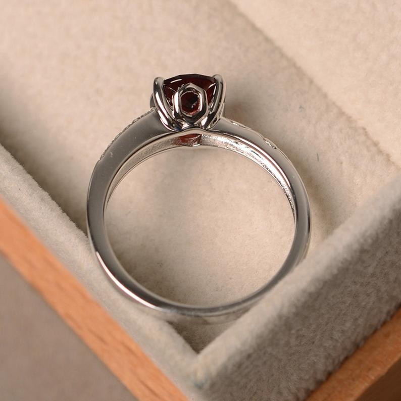 1.20 Ct Oval Cut Red Garnet 925 Sterling Silver Solitaire W/Accents Anniversary Gift Ring