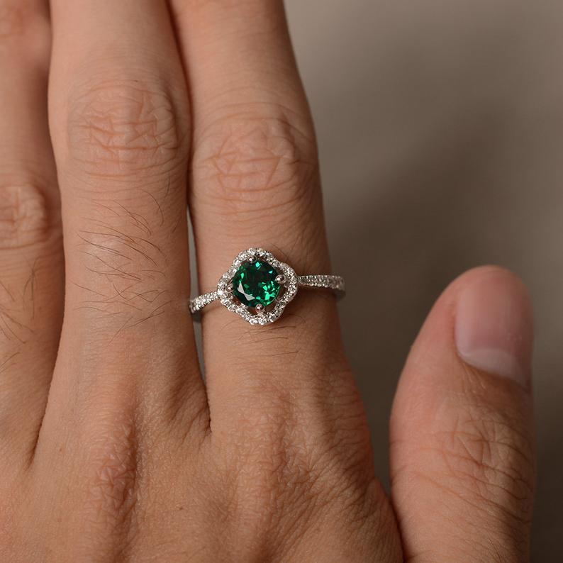 1 CT Round Cut 925 Sterling Silver Green Emerald Diamond Halo Engagement Ring