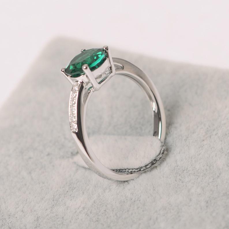 1.50 Ct Round Cut Green Emerald Solitaire W/Accents Ring In 925 Sterling Silver