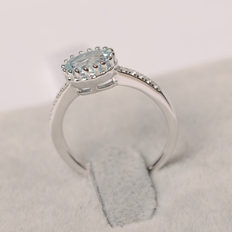 1.50 Ct Oval Cut Aquamarine Solitaire W/Accents Engagement Ring In 925 Sterling Silver