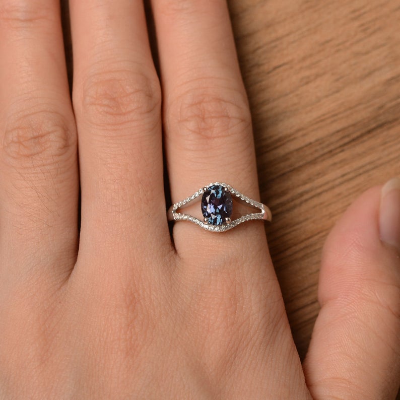 2.30 Ct Oval Cut Oval Cut Alexandrite Split Shank Engagement Ring In 925 Sterling Silver