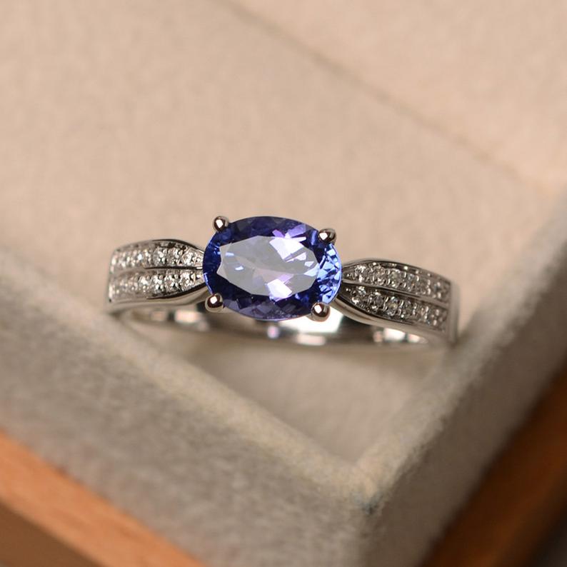 1.75 Ct Oval Cut Tanzanite Solitaire W/Accents Anniversary Gift ring In 925 Sterling silver