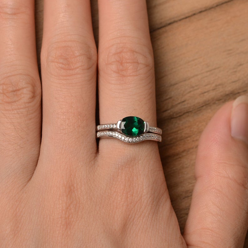 1.75 Ct Oval Cut Green Emerald 925 Sterling Silver Solitaire W/Accents Bridal Wedding Ring Set