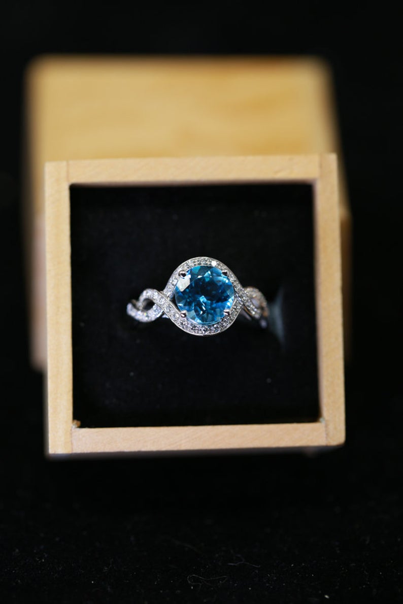 1 CT Round Cut Blue Topaz Diamond 925 Sterling Silver Halo Infinity Band Ring