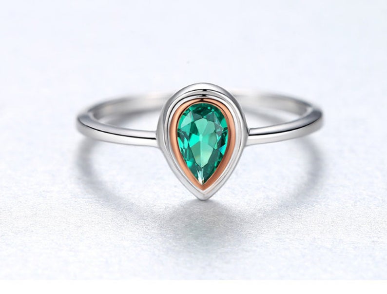 1.00 Ct Pear Cut Green Emerald Two-Tone Solitaire Ring In 925 Sterling Silver