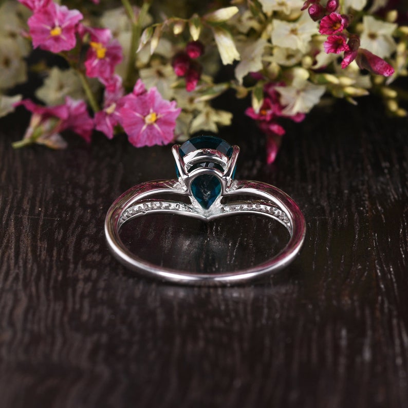 1.25 Ct Pear Cut London Blue Topaz Engagement Chevron Ring In 925 Sterling Silver