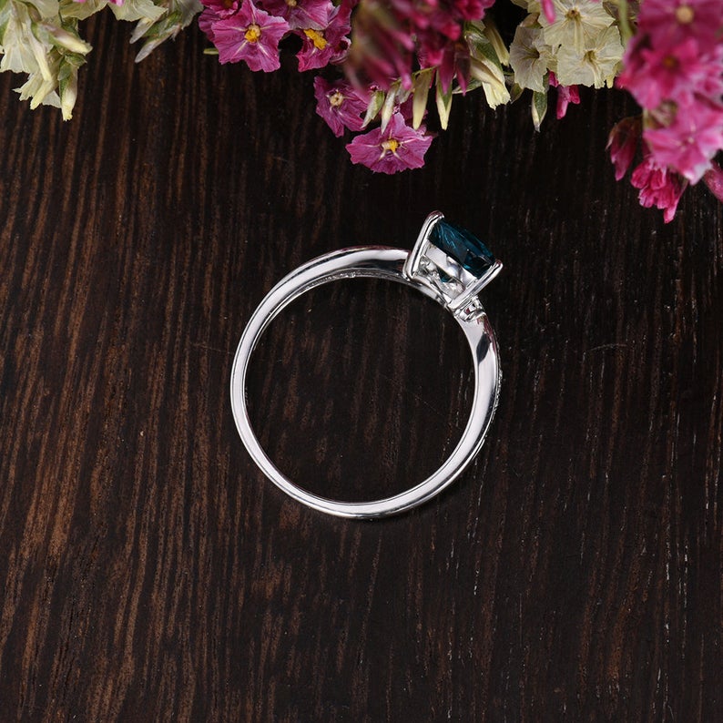 1.25 Ct Pear Cut London Blue Topaz Engagement Chevron Ring In 925 Sterling Silver