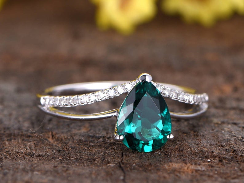 1.20 Ct Pear Cut Green Emerald Curve Engagement Band Ring In 925 Sterling Silver