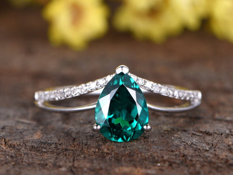 1.20 Ct Pear Cut Green Emerald Curve Engagement Band Ring In 925 Sterling Silver