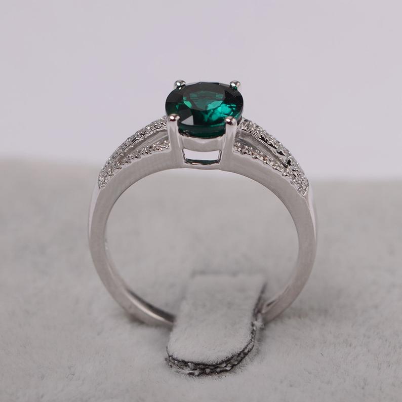 1.75 Ct Oval Cut Green Sapphire 925 Sterling Silver Split Shank Unique Anniversary Gift Ring