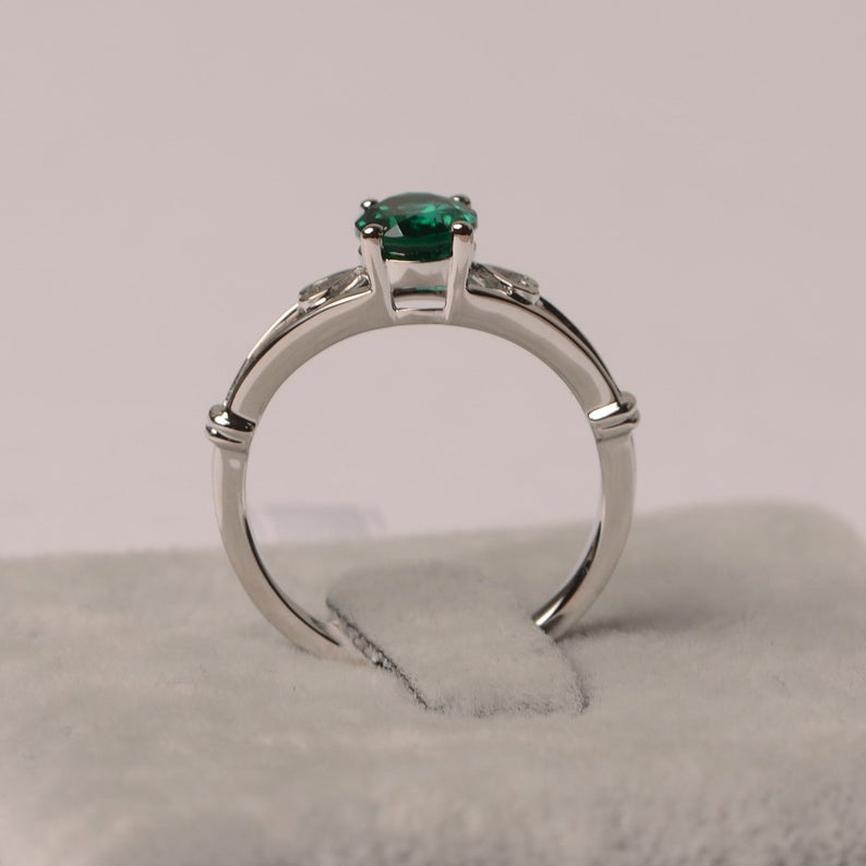 1.00 Ct Oval Cut Green Emerald 925 Sterling Silver Solitaire Split Shank Anniversary Gift Ring