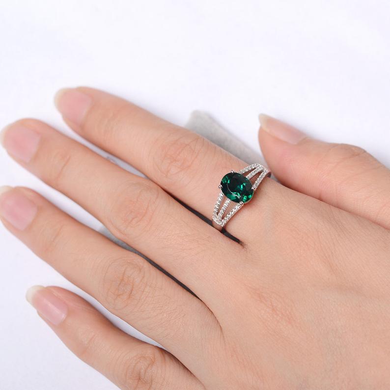 1.75 Ct Oval Cut Green Sapphire 925 Sterling Silver Split Shank Unique Anniversary Gift Ring