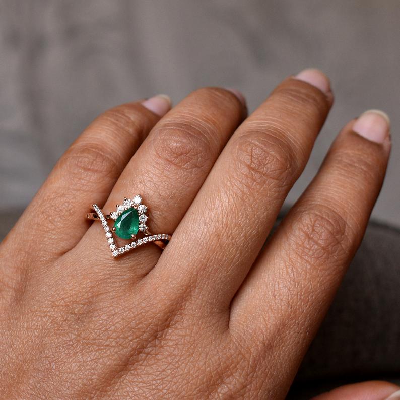 1 CT Pear Cut Green Emerald & Diamond 925 Sterling Silver Wedding Ring Set - atjewels.in