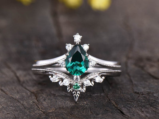 1.50 Ct Pear Cut Green Emerald 925 Sterling Silver Vintage Bridal Engagement Ring Set
