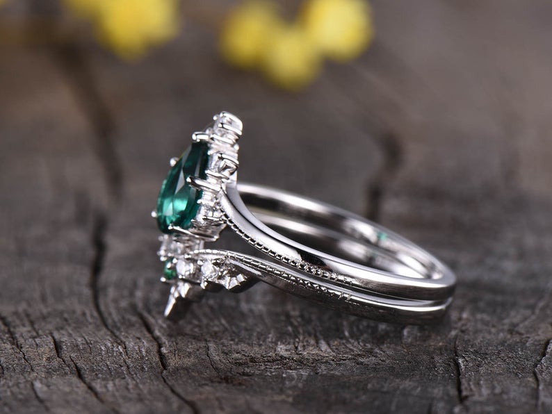 1.50 Ct Pear Cut Green Emerald 925 Sterling Silver Vintage Bridal Engagement Ring Set