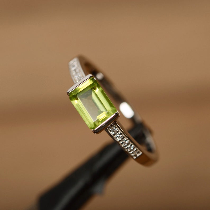 1.25 Ct Emerald Cut Peridot Solitaire W/Accents Promise Gift Ring In 925 Sterling Silver