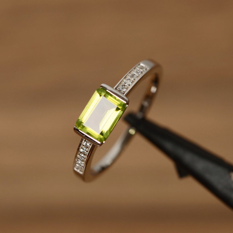 1.25 Ct Emerald Cut Peridot Solitaire W/Accents Promise Gift Ring In 925 Sterling Silver