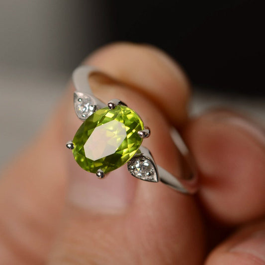 1.20 Ct Oval Cut Peridot Solitaire W/Accents Promise Ring In 925 Sterling Silver