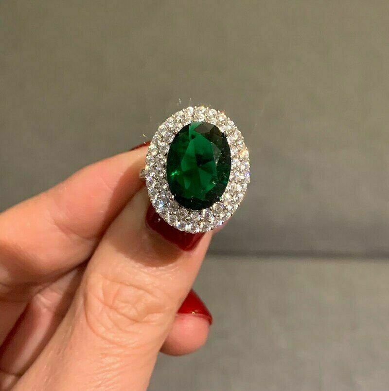 3.02cts Green Diamond Ring with Halo | Kaufmann de Suisse