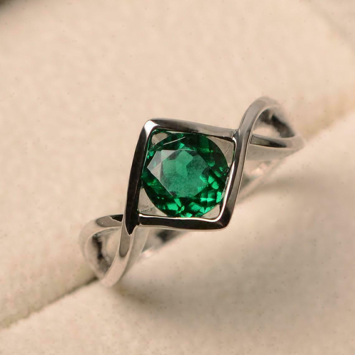 2 CT Round Green Emerald Diamond 925 Sterling Sliver Solitaire Engagement Ring
