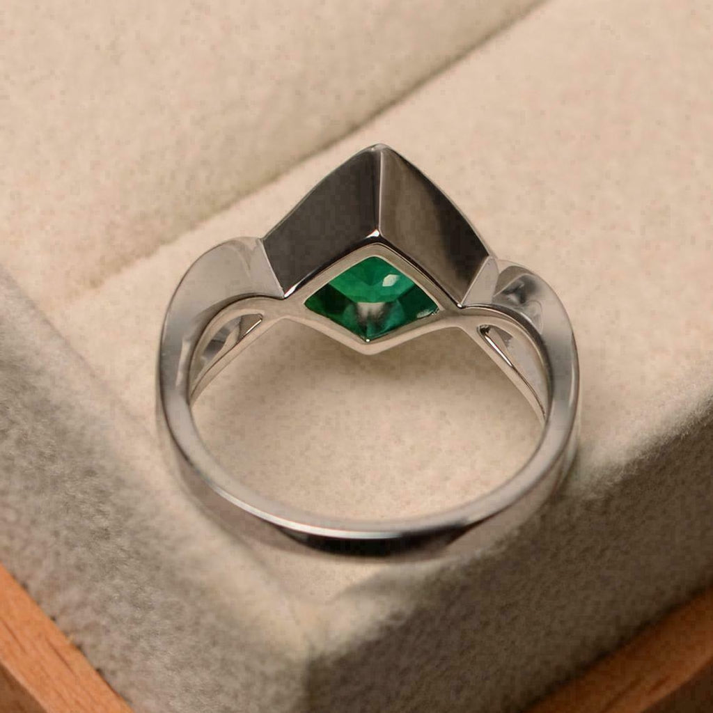 2 CT Round Green Emerald Diamond 925 Sterling Sliver Solitaire Engagement Ring