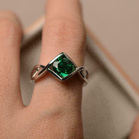 2 CT Round Green Emerald Diamond 925 Sterling Sliver Solitaire Engagement Ring