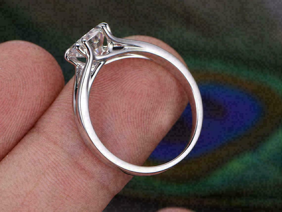 925 Sterling Silver 0.75 Round Cut Diamond Solitaire Anniversary Ring