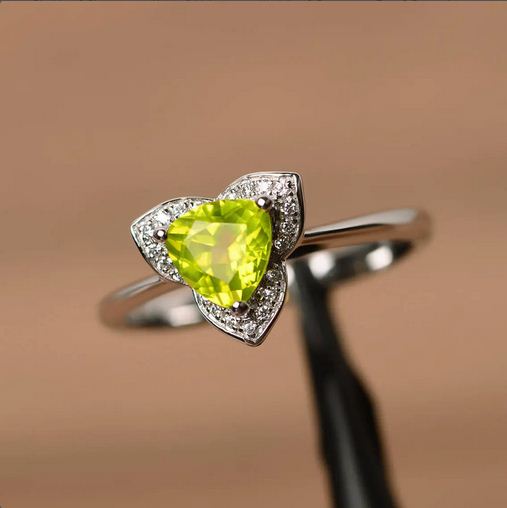 1.50 Ct Trillion Cut Green Peridot 925 Sterling Silver Floral Anniversary Gift Ring